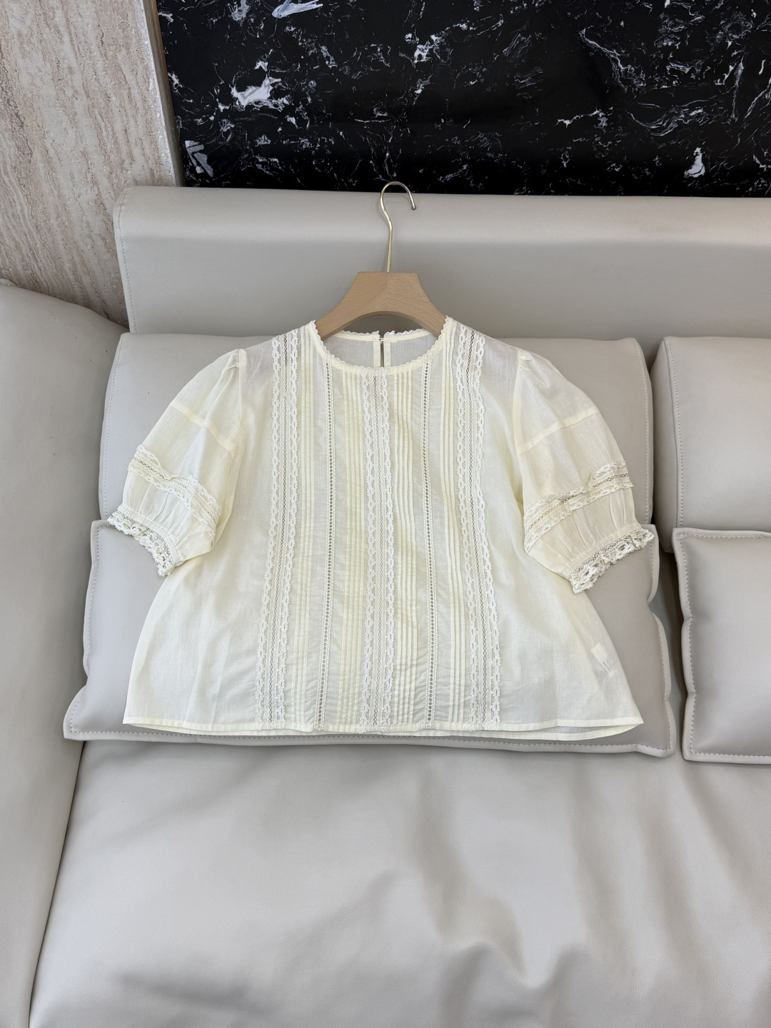 LH0236#新款上衣⚠️工厂特批‼️100% 棉 绣花短袖上衣 黄色 白色 ＳＭＬ