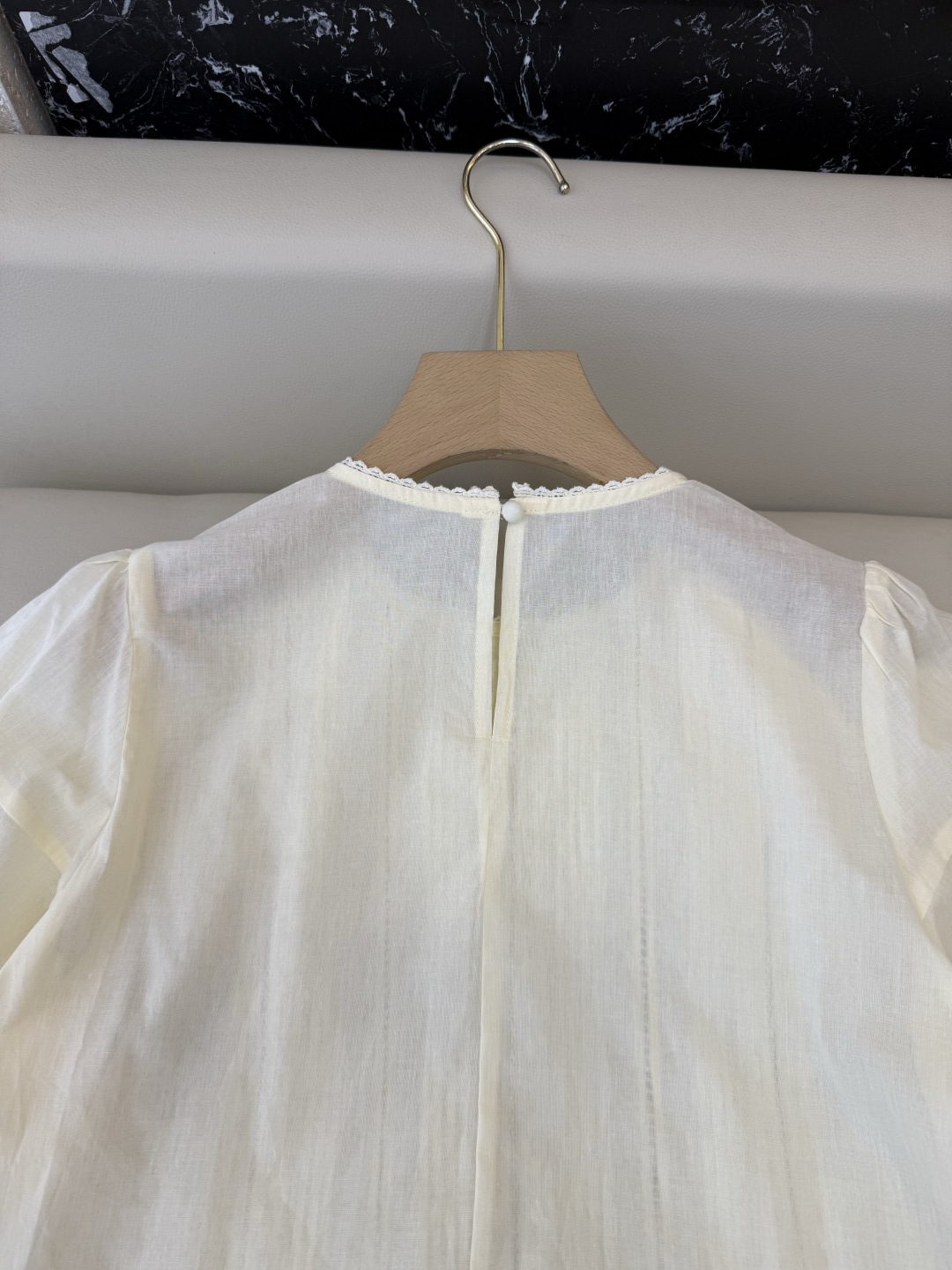 LH0236#新款上衣⚠️工厂特批‼️100% 棉 绣花短袖上衣 黄色 白色 ＳＭＬ