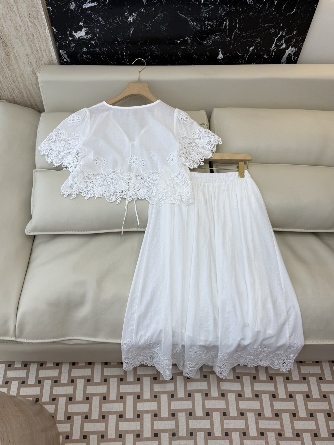 LH7259#新款套装⚠️工厂特批‼️100% 棉 重工绣花 上衣➕长半裙 套装 白色 ＳＭＬ