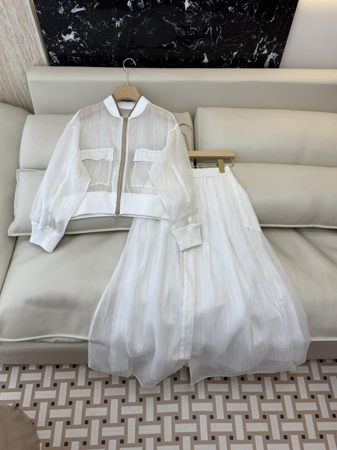 NO:867445,QD7879+7878# New set BC top version striped semi-transparent 81 silk coat long skirt suit SMLXL, women's clothing, skirts, jackets & coats, real silk,19860909QD7879+7878#新款套装 BC 顶级版 条纹 半透81 真丝 外套长半裙 套装 SMLXL,女装,skirts,jackets & coats,real silk,,Women's clothing