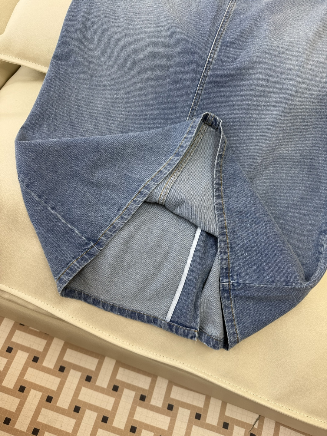 AW099#新款半裙⚠️工厂特批‼️小香 双C标志 弹力牛仔半裙 ＳＭＬ