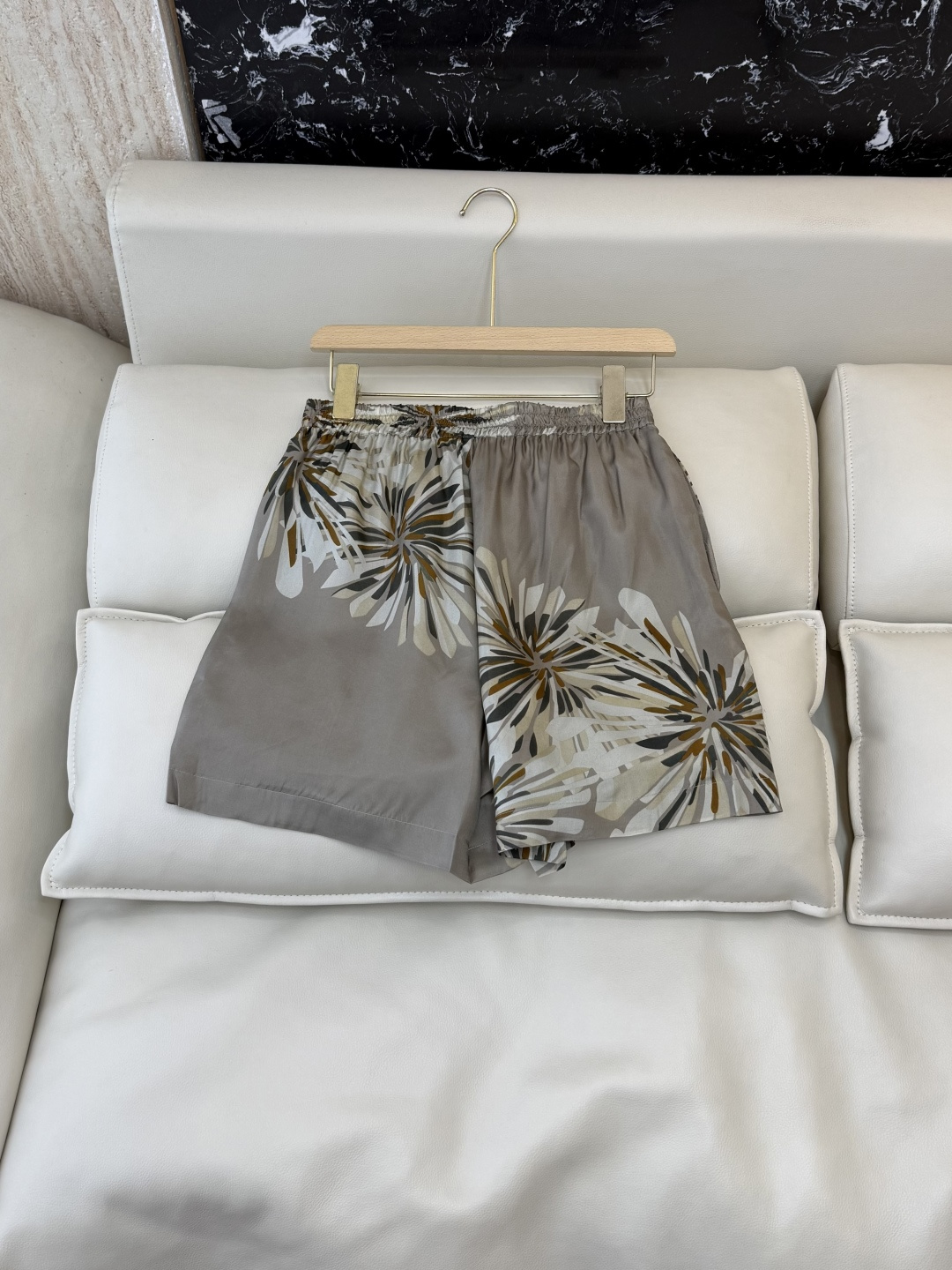 QD8102#新款短裤⚠️🌾BC 顶级版‼️100%真丝 印花 短裤 两色 36/38/40/42