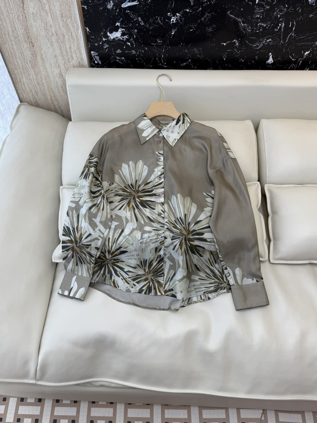 NO:867164,QD8099#New top BC top version silk printed long-sleeved shirt top two colors 36/38/40/42, women's clothing, shirts, real silk,19860909QD8099#新款上衣 BC 顶级版 真丝 印花 长袖衬衫上衣 两色 36/38/40/42,女装,shirts,real silk,,Women's clothing