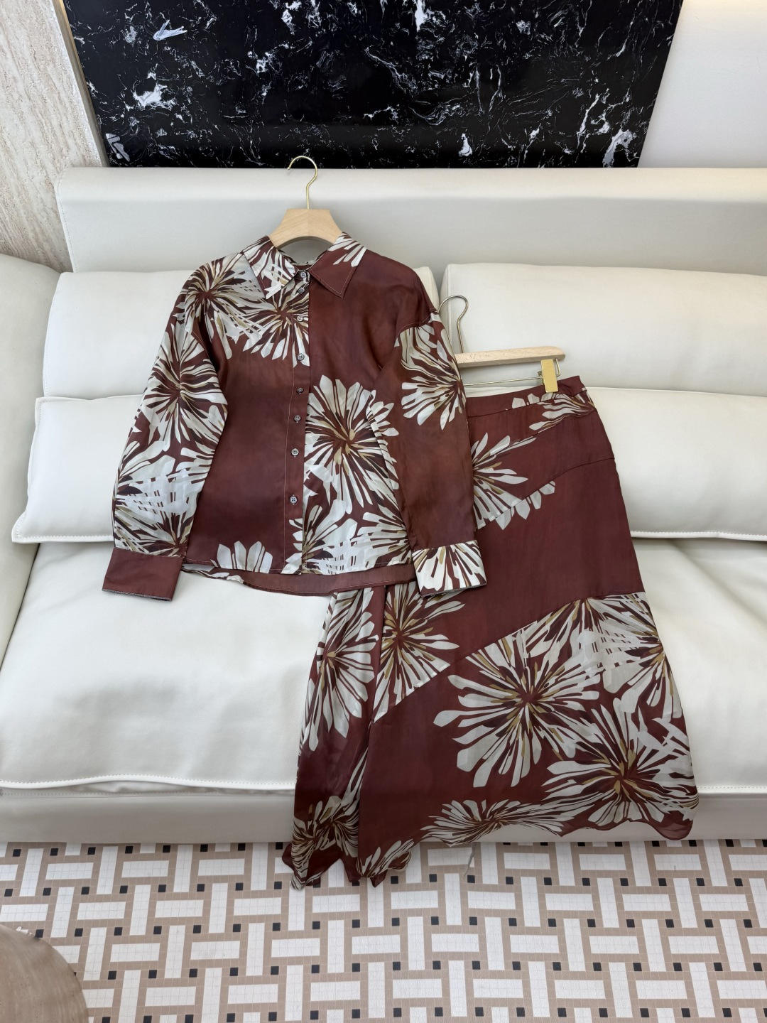 NO:867242,QD810099#New set BC top version silk long-sleeved shirt long skirt printed suit two colors 36/38/40/42, women's clothing, skirts, shirts, real silk,19860909QD810099#新款套装 BC 顶级版 真丝 长袖衬衫长裙 印花套装 两色 36/38/40/42,女装,skirts,shirts,real silk,,Women's clothing
