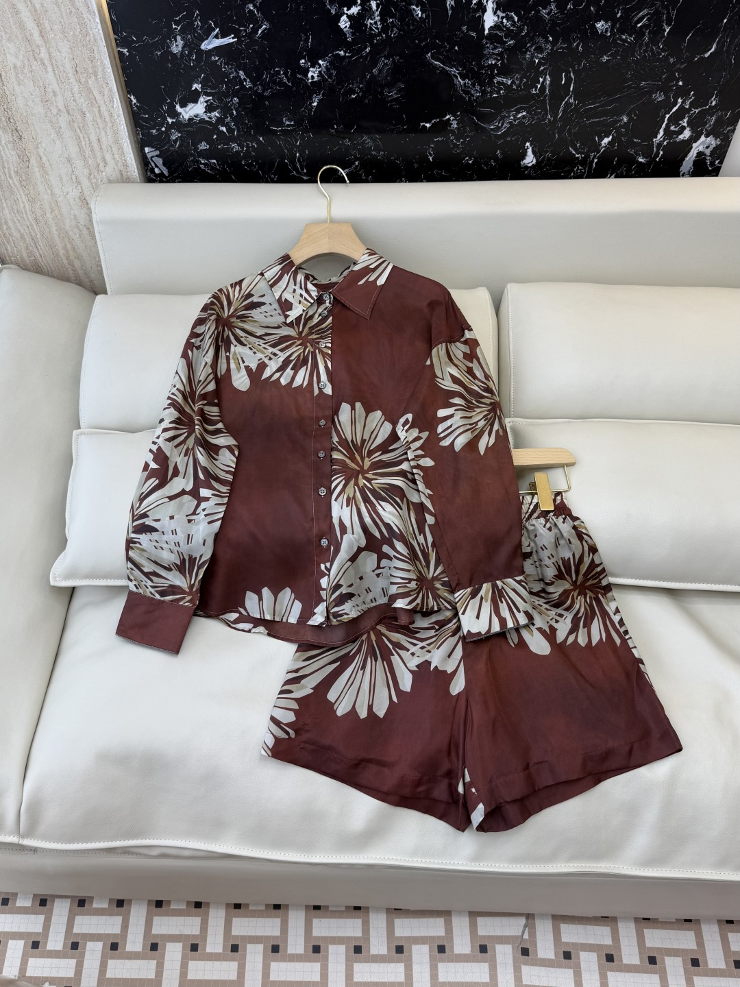NO:867163,QD8099+8102# New set BC top version silk long-sleeved shirt top shorts printed suit two colors 36/38/40/42, women's clothing, shorts, shirts, real silk,19860909QD8099+8102#新款套装 BC 顶级版 真丝长袖衬衫上衣短裤 印花套装 两色 36/38/40/42,女装,shorts,shirts,real silk,,Women's clothing