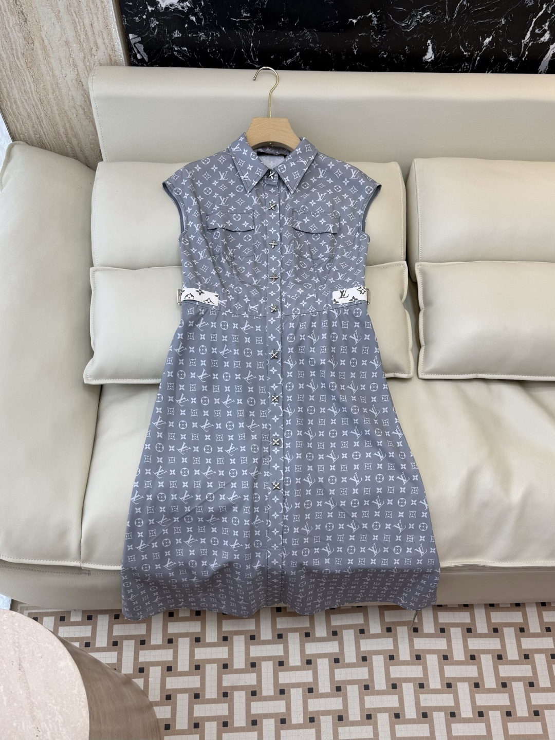 NO:866977,AQ015#New Dress Factory P L V Jacquard Letters Short Sleeve Slim Dress Black Light Gray SML,Louis Vuitton-clothing,louis vuitton,skirts,T-shirt,19860909AQ015#新款连衣裙工厂P L V 提花字母 短袖显瘦 连衣裙 黑色 浅灰色 SML,路易威登-服装,louis vuitton,skirts,T-shirt,,Women's clothing