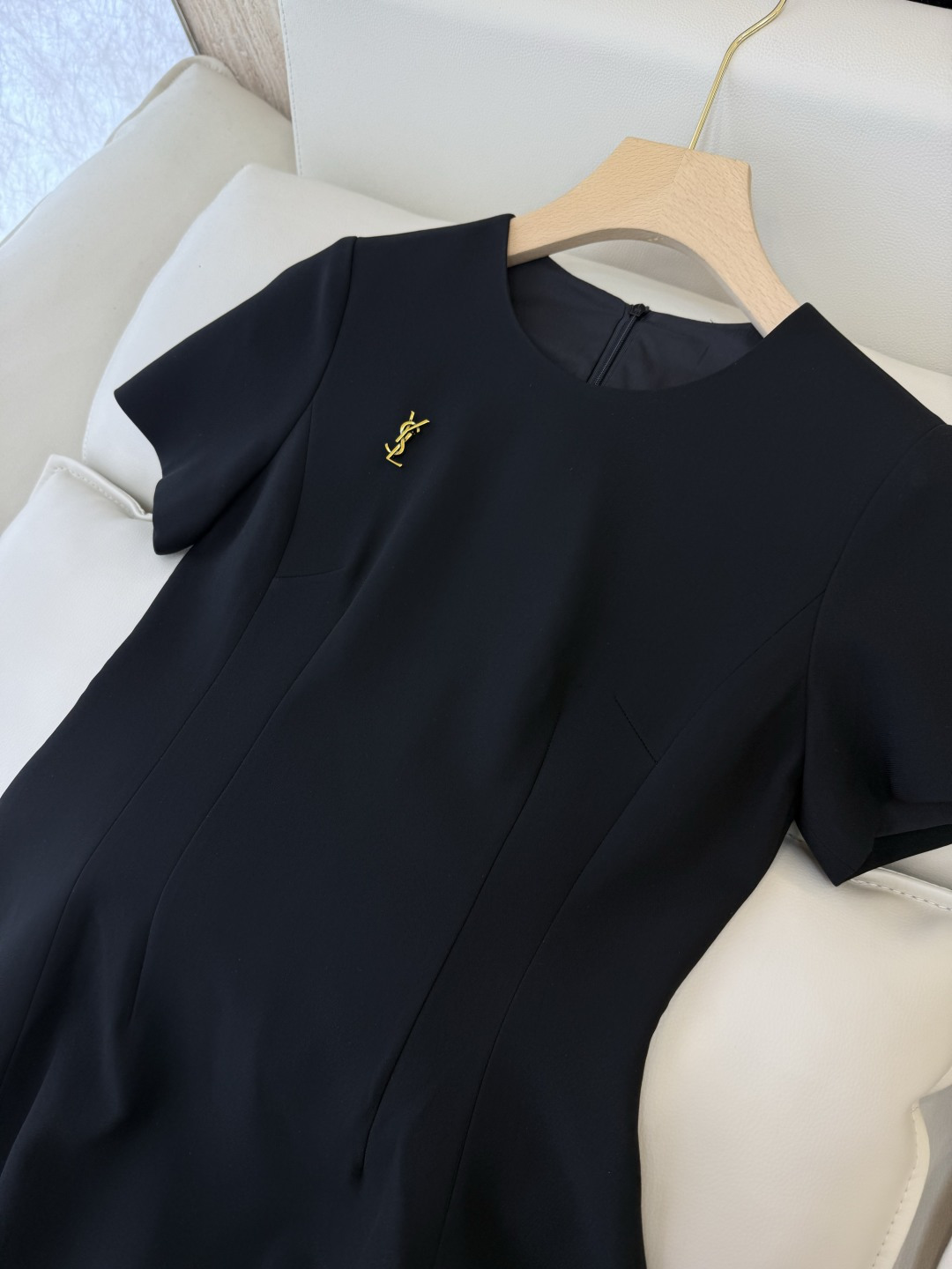 XZ0166#新款连衣裙⚠️🌾YSL 短袖 72%醋酸修身 连衣裙  黑色 白色 SMLXL