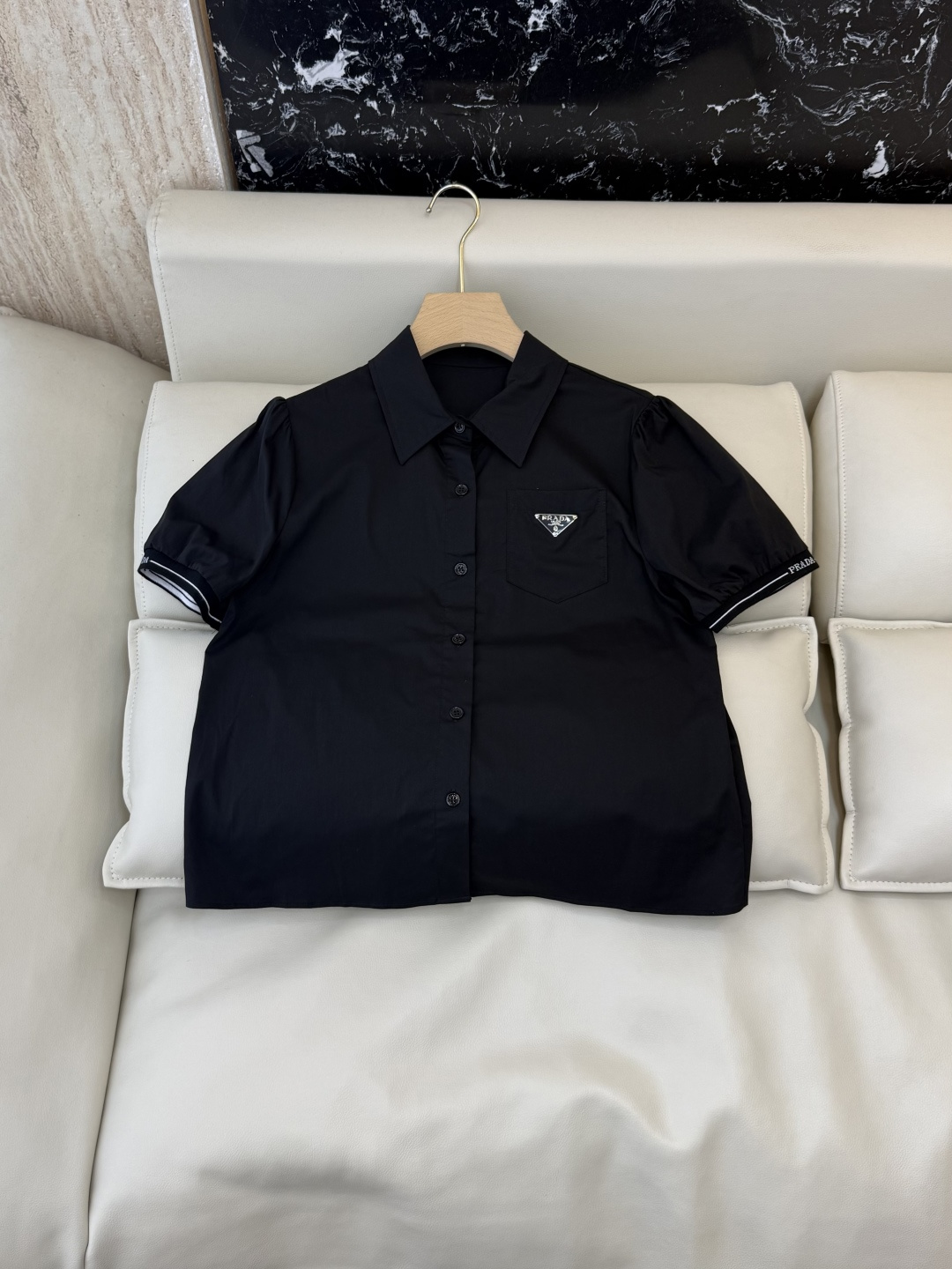 NO:866930,AW0103# New shirt factory P PR triangle logo short-sleeved shirt white black SML, Prada-clothing, prada, shirts, T-shirt,19860909AW0103#新款衬衫工厂P PR三角标 短袖衬衫 白色 黑色 SML,普拉达-服装,prada,shirts,T-shirt,,Women's clothing