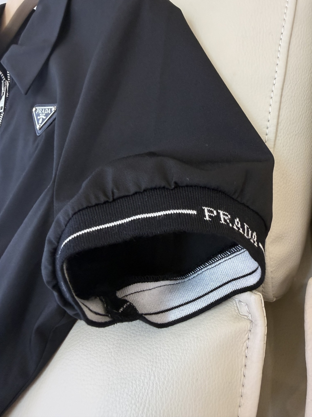 AW0102#新款连衣裙⚠️工厂特批‼️Prada 三角标 拉链款配腰带 短袖连衣裙 两色 ＳＭＬ