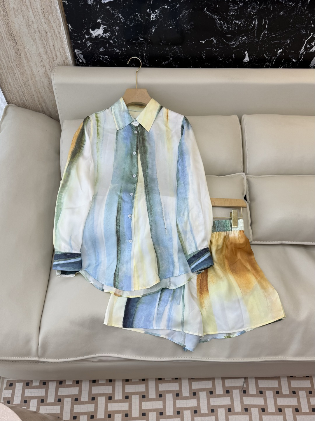 NO:883720,QD8139+# New suit tops shorts LP top version silk print holiday style long-sleeved shirt shorts suit 36/38/40/42, women's clothing, loro piana, shorts, shirts, real silk,19860909QD8139+#新款套装 上衣短裤 LP 顶级版 真丝印花 度假风 长袖衬衫 短裤套装 36/38/40/42,女装,loro piana,shorts,shirts,real silk,,Women's clothing