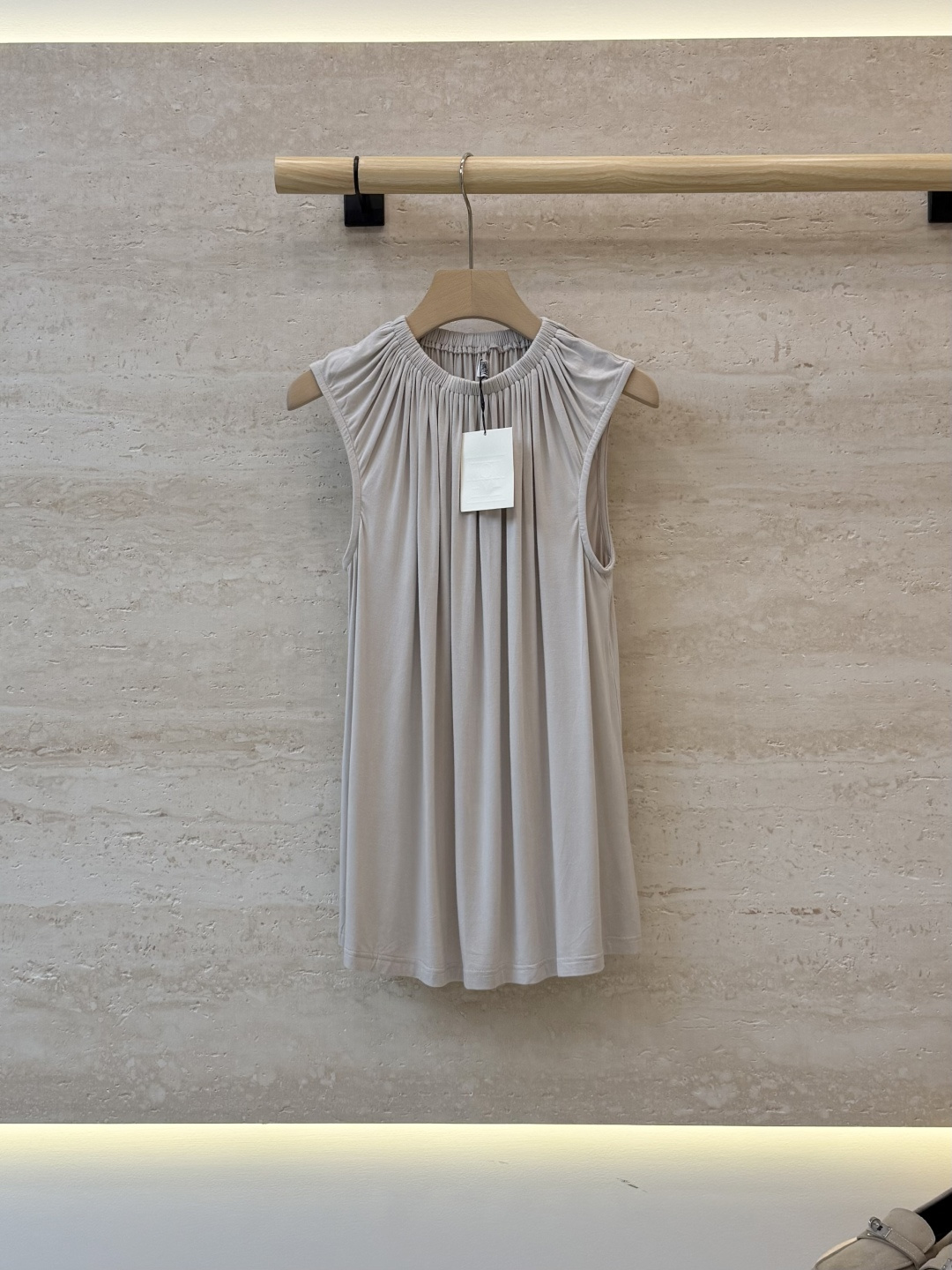 NO:888926,FW019#New top factory P TOTEME stretch pleated sleeveless top black beige XS-M, women's clothing,19860909FW019#新款上衣工厂P TOTEME 弹力褶皱无袖上衣 黑色 米灰色 XS-M,女装,,Women's clothing