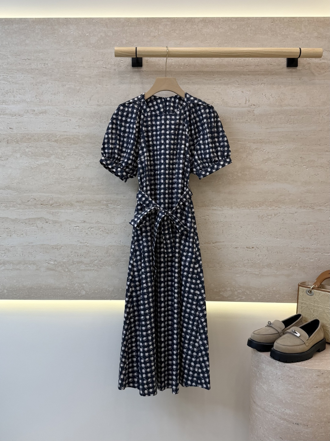 NO:888963,FW006# new dress Max mara geometric pattern short-sleeved slim dress 36/38/40, Max Mara-clothing, skirts, T-shirt,19860909FW006#新款连衣裙 Max mara 几何纹 短袖修身连衣裙 36/38/40,麦丝玛拉-服装,skirts,T-shirt,,Women's clothing