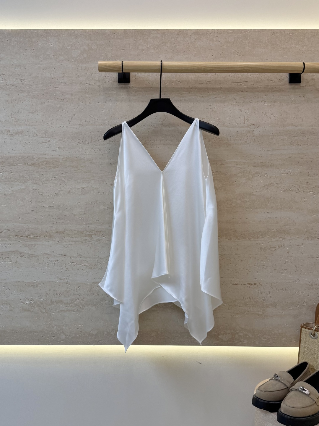 NO:892802,MLJ005#New top factory P the row minimalist style 75 acetic acid irregular oversized material acetate top black white SML, women's clothing,19860909MLJ005#新款上衣工厂P the row 极简风 75 醋酸 不规则超大用料醋酸上衣 黑色 白色 SML,女装,,Women's clothing