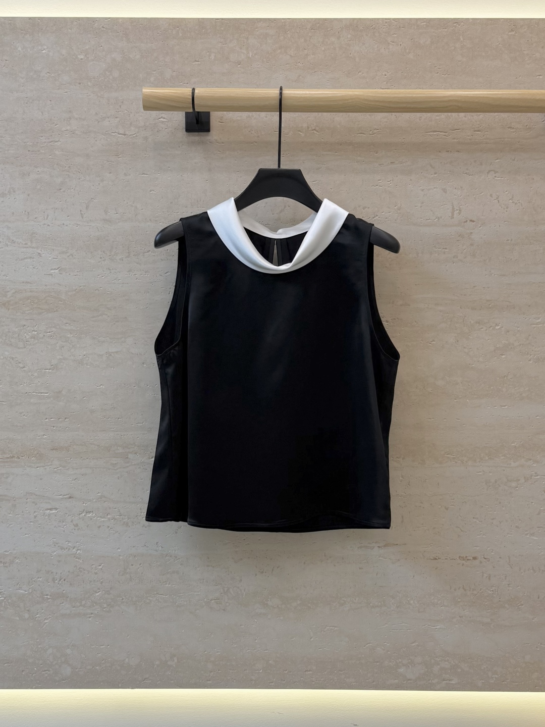 NO:892780,MLJ003# New top factory P the row minimalist style black and white color matching 75 acetic acid sleeveless top SML, women's clothing,19860909MLJ003#新款上衣工厂P the row 极简风 黑白拼色 75 醋酸 无袖上衣 SML,女装,,Women's clothing