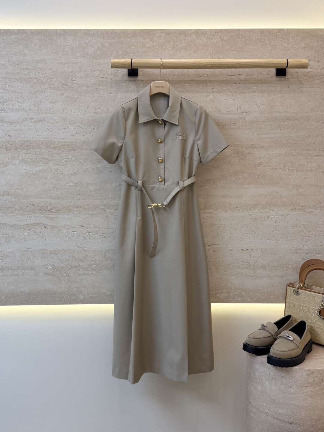 NO:892756,AW0108#New dress factory P Miu gold button short-sleeved slim dress dark blue apricot SML, Miu Miu-clothing, miumiu, skirts, T-shirt,19860909AW0108#新款连衣裙工厂P Miu 家金色扣子 短袖修身连衣裙 深蓝色 杏色 SML,缪缪-服装,miumiu,skirts,T-shirt,,Women's clothing