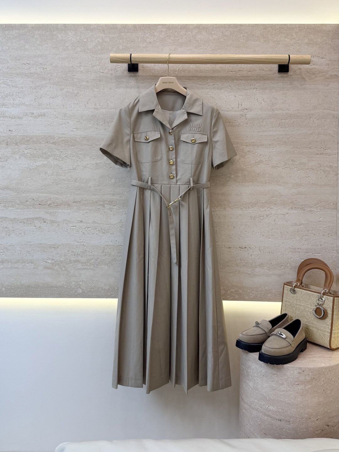 NO:892762,AW0109#New dress factory P Miu gold button short-sleeved pleated dress dark blue apricot SML, Miu Miu-clothing, miumiu, skirts, T-shirt,19860909AW0109#新款连衣裙工厂P Miu 家金色扣子 短袖压褶连衣裙 深蓝色 杏色 SML,缪缪-服装,miumiu,skirts,T-shirt,,Women's clothing