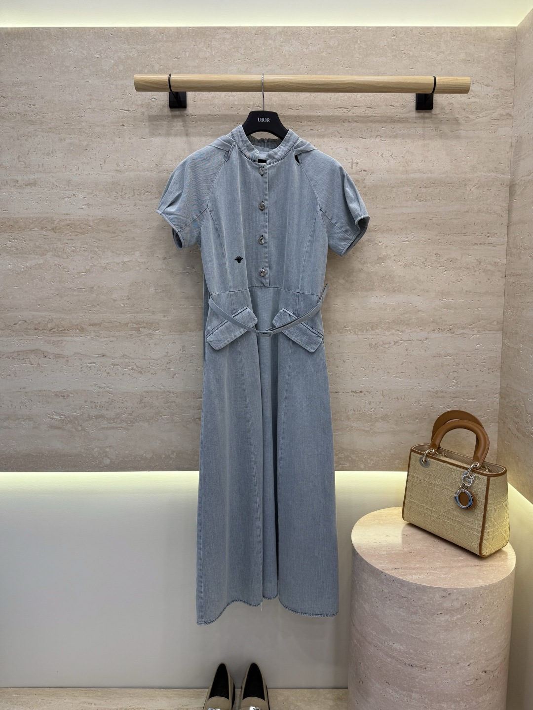 NO:892764,AW0107#New dress factory P Dior embroidered bee short-sleeved slim denim dress dark blue light color SML, Dior-clothing, dior, dior, skirts, T-shirt,19860909AW0107#新款连衣裙工厂P Dior 刺绣小蜜蜂 短袖修身牛仔连衣裙 深蓝色 浅色 SML,迪奥-服装,dior,dior,skirts,T-shirt,,Women's clothing