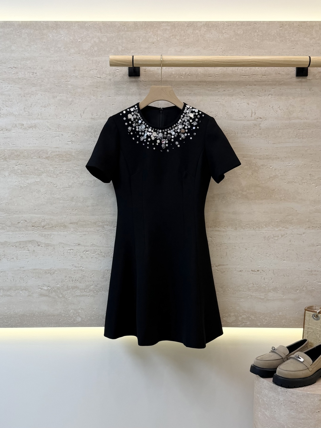 NO:923741,XZ0183#New dress Valentino heavy beading short-sleeved dress black white SMLXL,,valentino,skirts,T-shirt,19860909XZ0183#新款连衣裙 Valentino 重工钉珠 短袖连衣裙 黑色 白色 SMLXL,,valentino,skirts,T-shirt,,Women's clothing