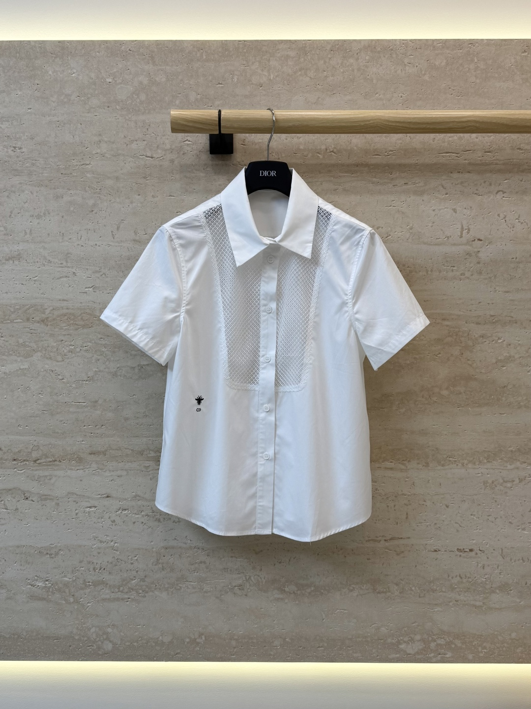 NO:925957,AW0116#New shirt factory Dior new embroidered lapel short-sleeved shirt SML,,dior,shirts,T-shirt,19860909AW0116#新款衬衫工厂 Dior 新款绣花翻领 短袖衬衫 SML,,dior,shirts,T-shirt,,Women's clothing