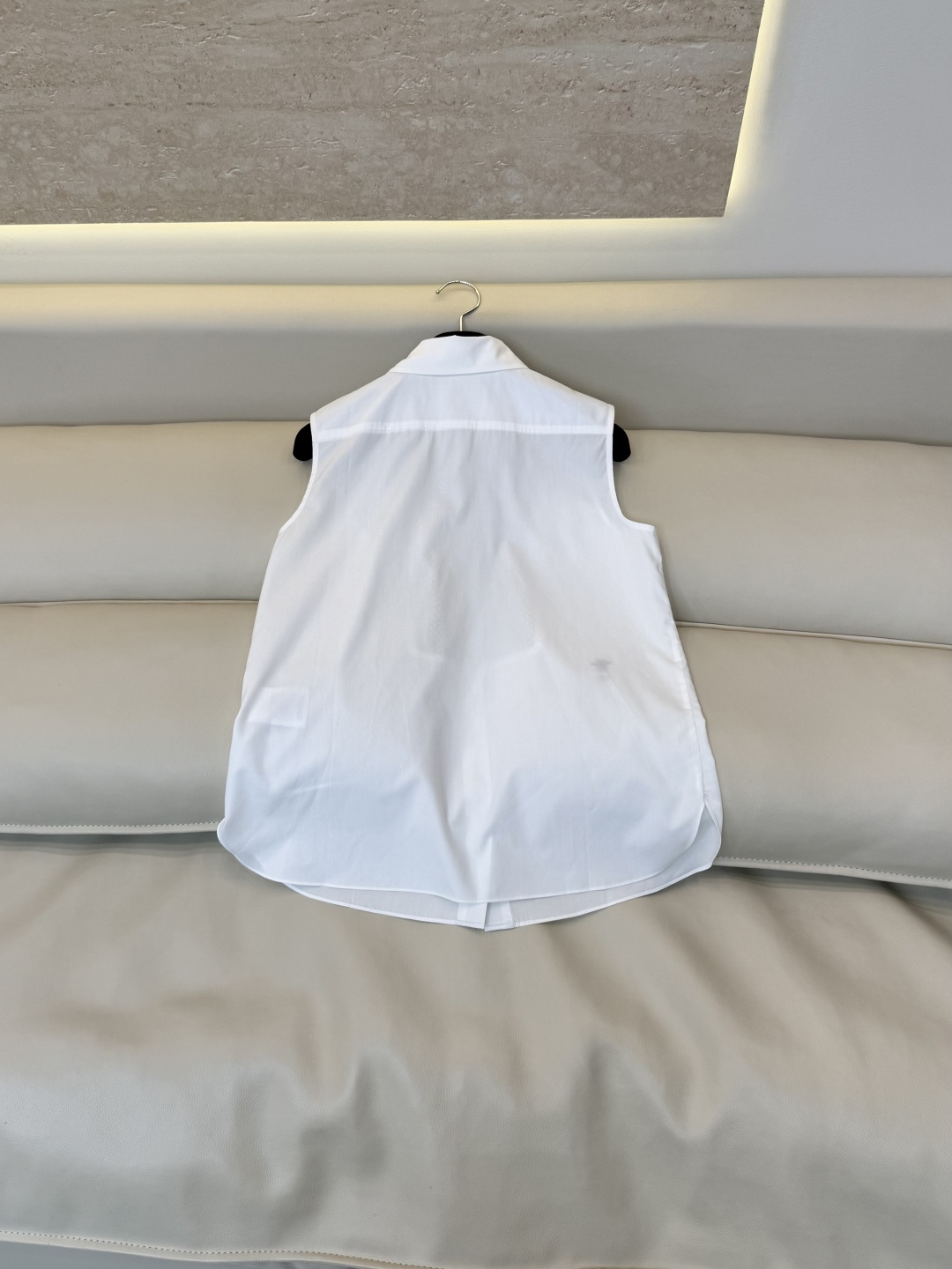 AW0115#新款衬衫⚠️工厂特批‼️Dior 新款绣花翻领 无袖衬衫 SML
