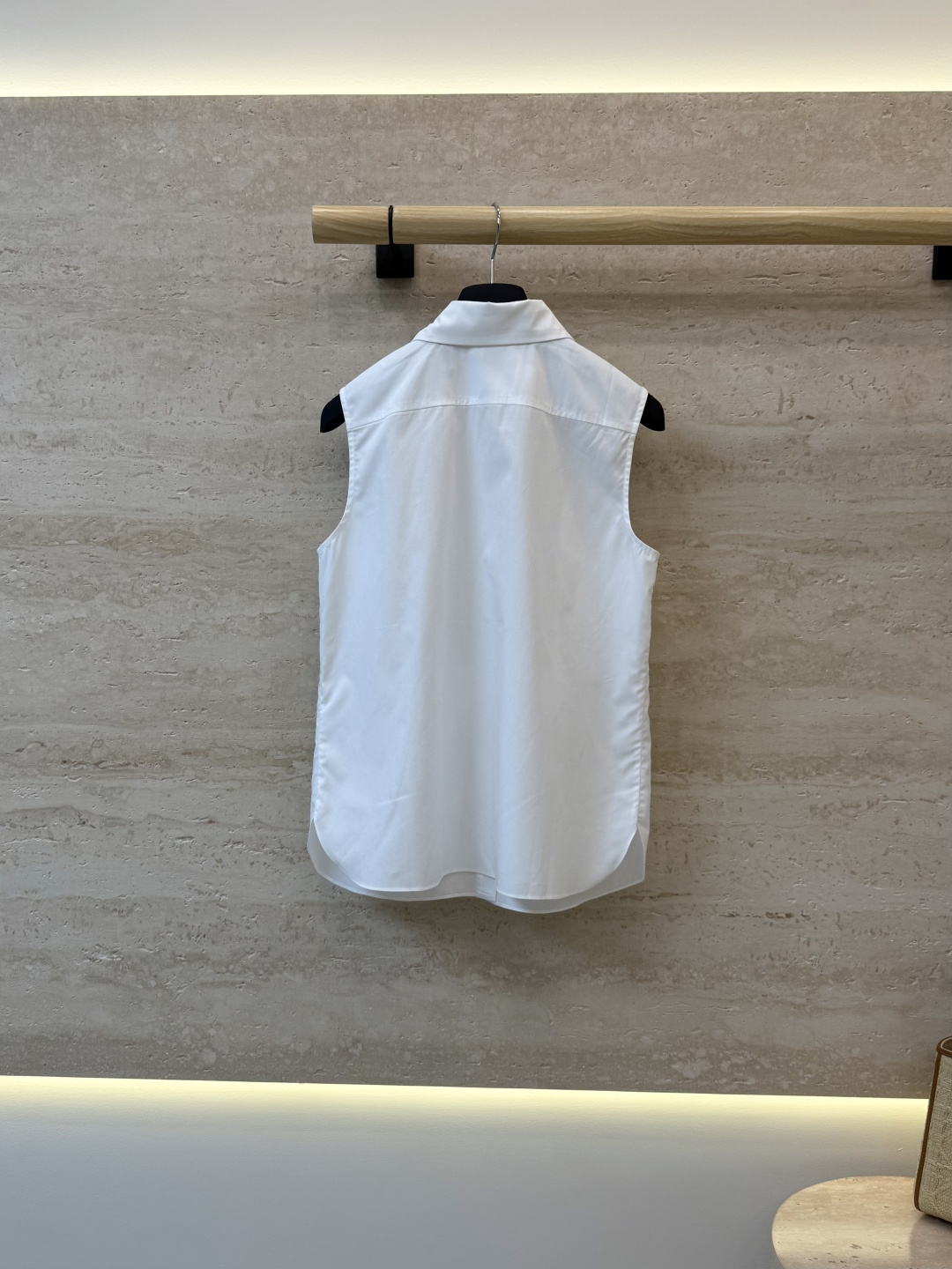 AW0115#新款衬衫⚠️工厂特批‼️Dior 新款绣花翻领 无袖衬衫 SML