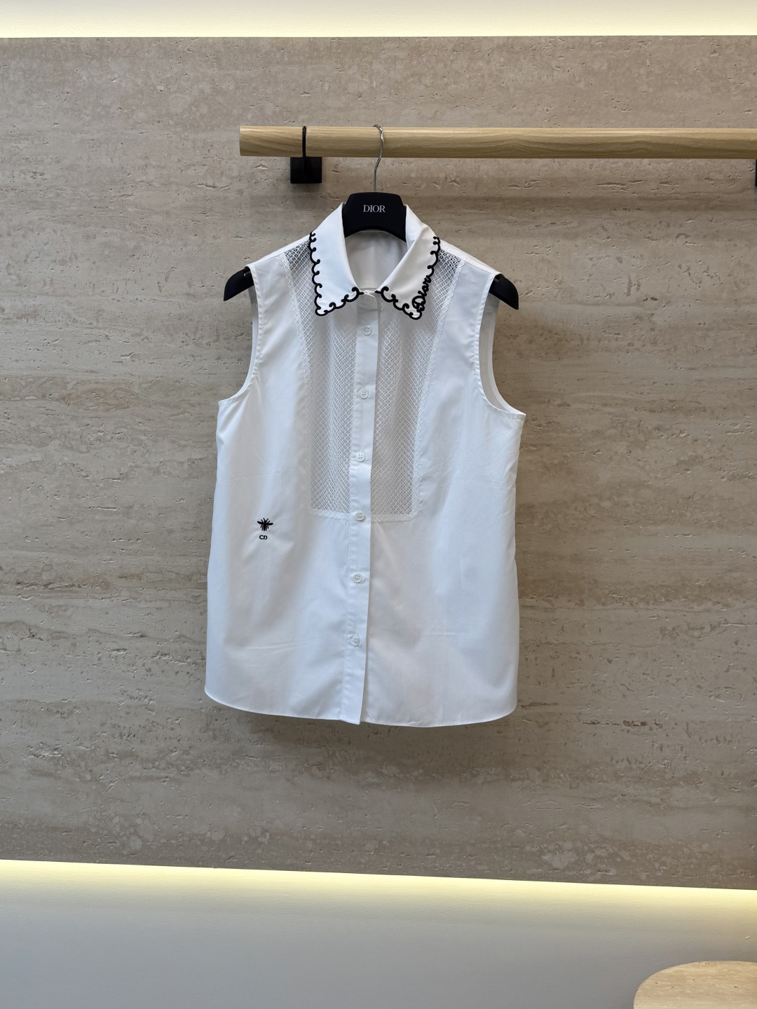 NO:925967,AW0114#New shirt factory Dior new embroidered lapel sleeveless shirt SML,,dior,shirts,19860909AW0114#新款衬衫工厂 Dior 新款绣花翻领 无袖衬衫 SML,,dior,shirts,,Women's clothing