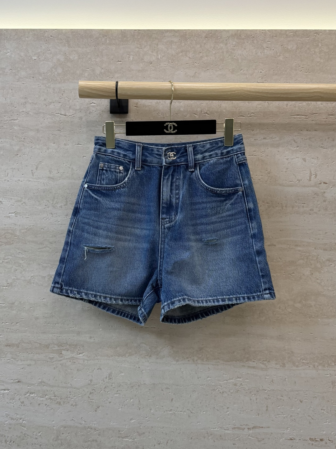 NO:925902,AW0118#New jeans factory Chanel jeans shorts 26/27/28/29/30,,chanel,shorts,jeans,19860909AW0118#新款牛仔裤工厂 Chanel 牛仔裤短裤 26/27/28/29/30,,chanel,shorts,jeans,,Women's clothing