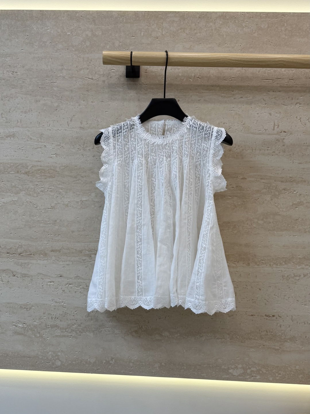 NO:926026,LH7327# New top factory zimm hollow embroidery sleeveless top white SML,,19860909LH7327#新款上衣工厂 zimm 镂空绣花 无袖上衣 白色 ＳＭＬ,,,Women's clothing