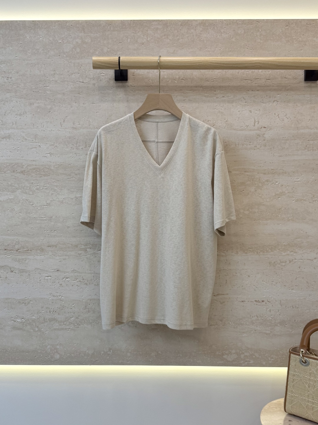 NO:947299,AD067#New T-shirt factory V-neck loose mesh cotton short-sleeved T-shirt three colors SML,,T-shirt,tees,t-shirt,19860909AD067#新款T恤工厂 V领宽松 网纱棉 短袖T恤 三色 SML,,T-shirt,tees，t-shirt,,Women's clothing