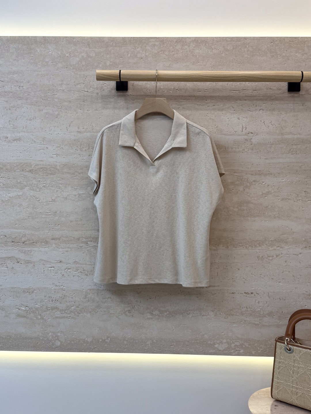 NO:947245,AD073#New T-shirt factory lapel mesh cotton short-sleeved T-shirt three colors SML,,T-shirt,tees,t-shirt,19860909AD073#新款T恤工厂 翻领 网纱棉 短袖T恤 三色 SML,,T-shirt,tees，t-shirt,,Women's clothing