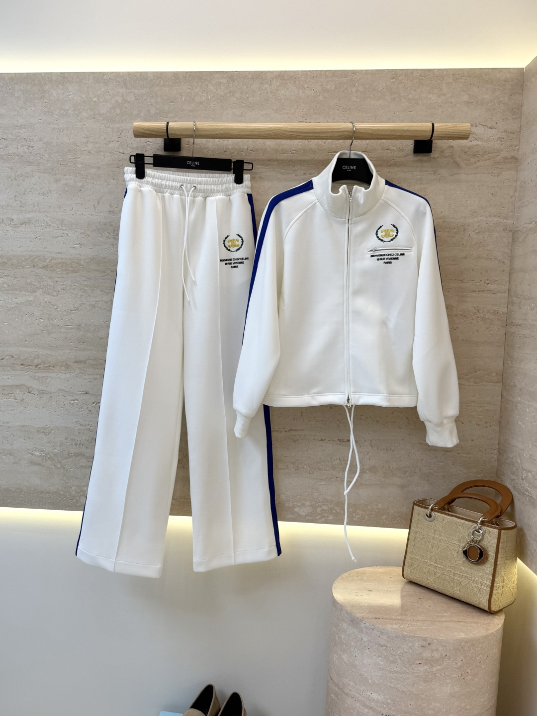 NO:943726,AW0121#New set p Xiaoxiang long-sleeved zipper cardigan jacket trouser suit white SML, Chanel-clothing, chanel, jackets & coats,19860909AW0121#新款套装p 小香 长袖拉链开衫外套长裤套装 白色 ＳＭＬ,香奈儿-服装,chanel,jackets & coats,,Women's clothing