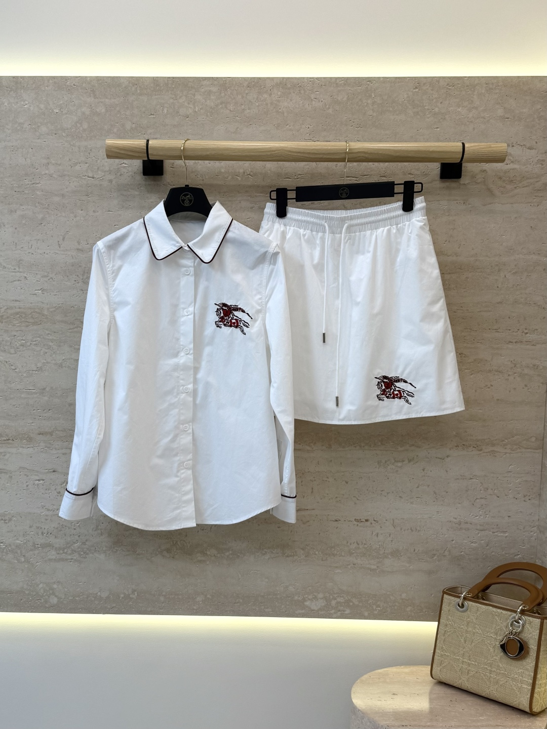 NO:943691,AW# New suit p top skirt Bur long-sleeved shirt skirt suit can be split SML, Burberry-clothing, burberry, skirts, shirts,19860909AW#新款套装p上衣 半裙 Bur 长袖衬衫半裙 套装 可以拆分 ＳＭＬ,博柏利-服装,burberry,skirts,shirts,,Women's clothing