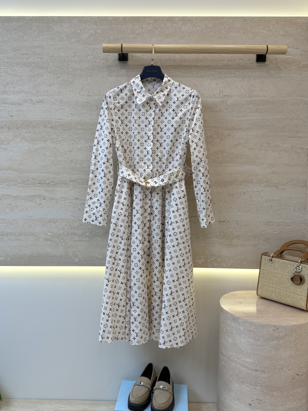 NO:943705,GU093#New dress p L V presbyopic letters long-sleeved dress SML,Louis Vuitton-clothing,louis vuitton,skirts,19860909GU093#新款连衣裙p L V老花字母 长袖连衣裙 ＳＭＬ,路易威登-服装,louis vuitton,skirts,,Women's clothing