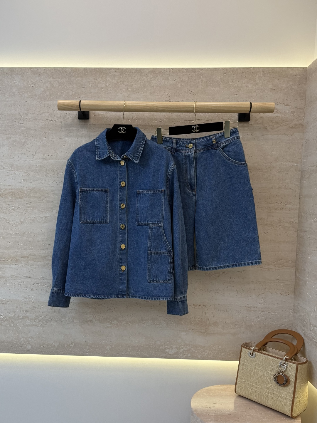 NO:943673,GU# new suit p shorts jacket Xiaoxiang long-sleeved denim jacket five-point shorts suit can be separated top SML pants SMLXL, Chanel-clothing, chanel, shorts, jackets & coats,19860909GU#新款套装p短裤外套 小香 长袖牛仔外套五分短裤 套装 可以拆分 上衣SML裤子SMLXL,香奈儿-服装,chanel,shorts,jackets & coats,,Women's clothing