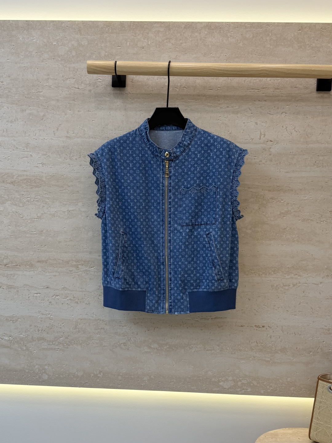 NO:943733,GU098# New style vest p L V presbyopic letter zipper vest denim cotton 36-38-40, Louis Vuitton-clothing, louis vuitton,19860909GU098#新款马甲p L V 老花字母拉链马甲牛仔棉 36-38-40,路易威登-服装,louis vuitton,,Women's clothing