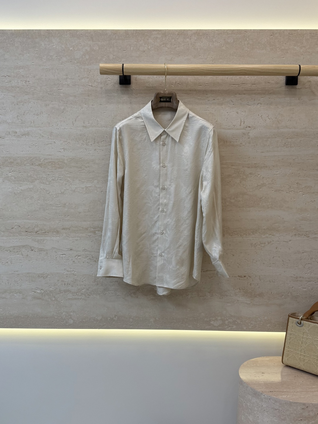 NO:954532,420BS1261# New shirt L silk jacquard long-sleeved shirt white apricot 36-42,,loro piana,shirts,real silk,19860909420BS1261#新款衬衫 L 真丝 提花 长袖衬衫 白色 杏色 36-42,,loro piana,shirts,real silk,,Women's clothing