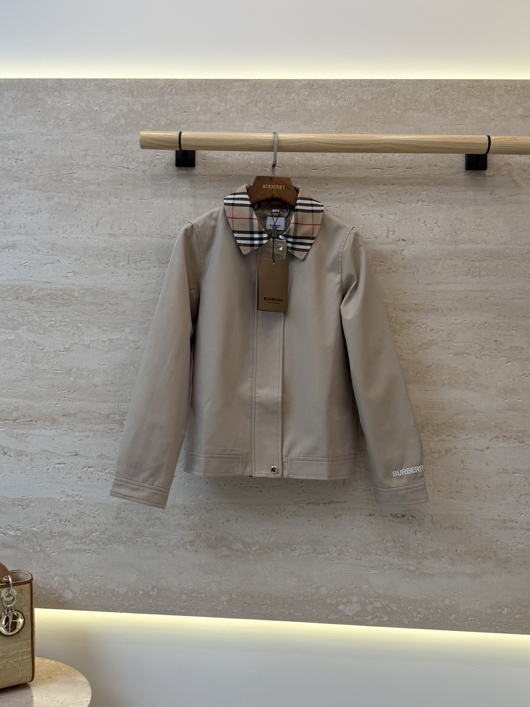 NO:947818,LF025# New Windbreaker Burberry Latest Lapel Plaid Color Spliced ​​Short Windbreaker Small Jacket Khaki 36/38/40/42, Burberry - clothing, burberry, jackets & coats,19860909LF025#新款风衣 Burberry 最新款 翻领格子色 拼接短款风衣小外套 卡其色 36/38/40/42,博柏利-服装,burberry,jackets & coats,,Women's clothing