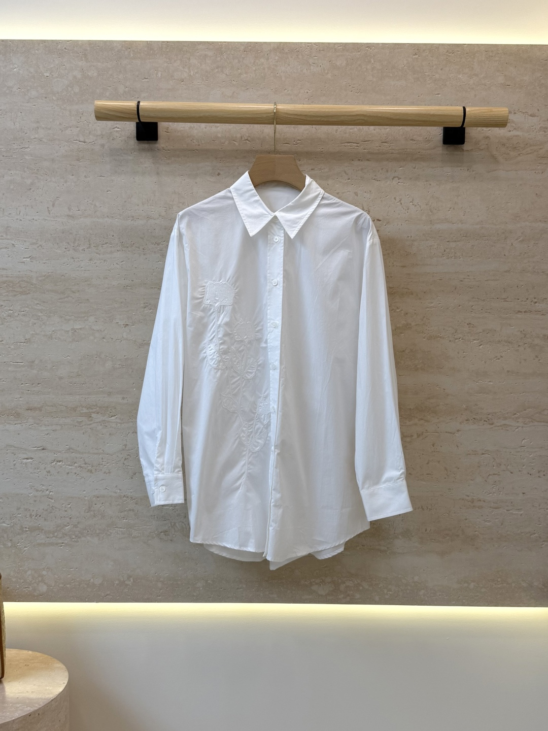 NO:957691,BS662# New shirt factory non-refundable, heavy industry embroidery, long-sleeved cotton shirt, white SMLXL,,shirts,19860909BS662#新款衬衫工厂不退不换 重工绣花 长袖棉衬衫 白色 SMLXL,,shirts,,Women's clothing
