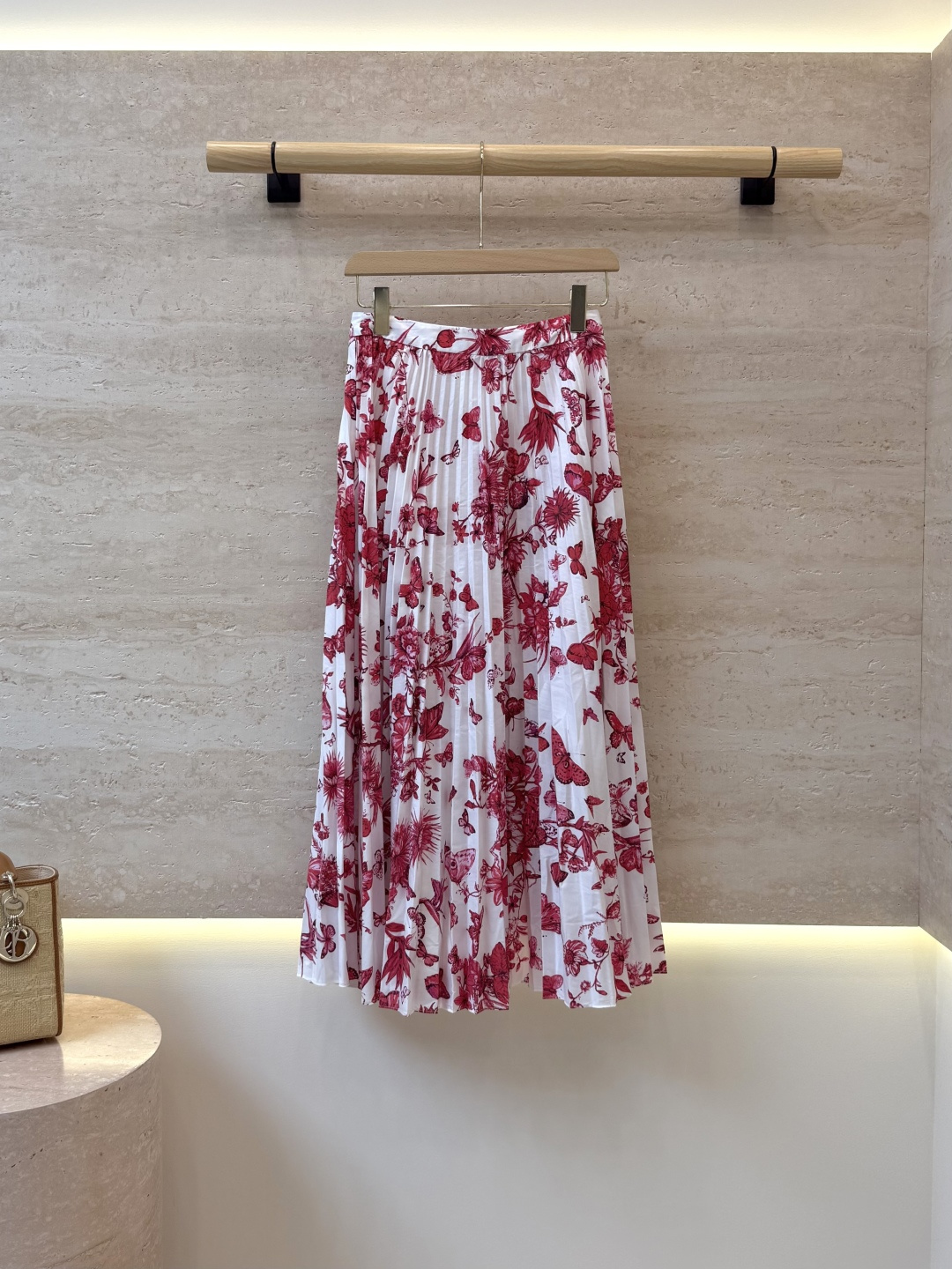 NO:957732,BS171# New style skirt factory non-refundable and non-exchangeable Dior Dielianhua printed cotton pleated skirt red SMLXL,,dior,skirts,19860909BS171#新款半裙工厂不退不换 Dior 蝶恋花 印花棉布压褶半裙 红色 SMLXL,,dior,skirts,,Women's clothing
