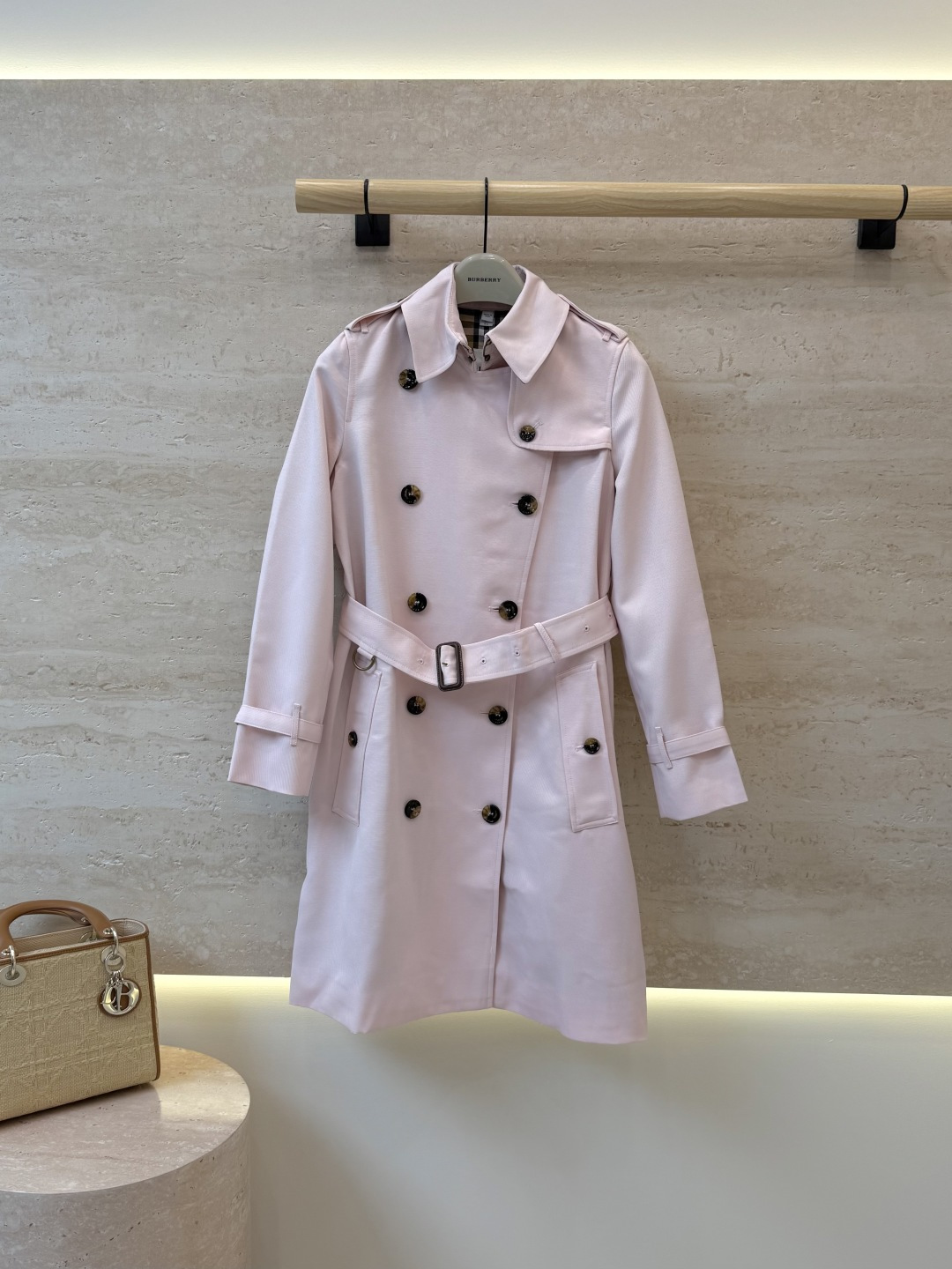 NO:947843,LF030# New Windbreaker Bur Burberry Double-breasted Classic Windbreaker Pink 36/38/40/42, Burberry-clothing, burberry, burberry,19860909LF030#新款风衣 Bur 巴宝莉 双排扣经典款 风衣 粉色 36/38/40/42,博柏利-服装,burberry,burberry,,Women's clothing