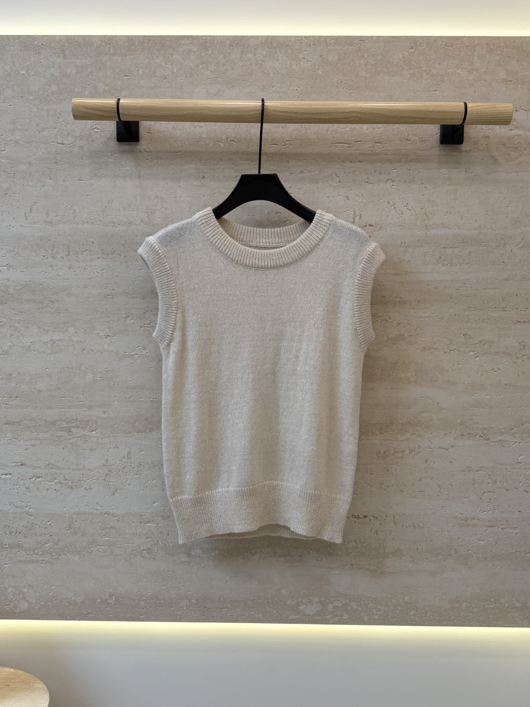 NO:947734,LLS019# new sweater BC 42 mohair 12 wool gold knitted sleeveless sweater beige SML, women's clothing, sweaters,19860909LLS019#新款毛衣 BC 42 马海毛 12 羊毛 金丝针织无袖 毛衣 米色 SML,女装,sweaters,,Women's clothing