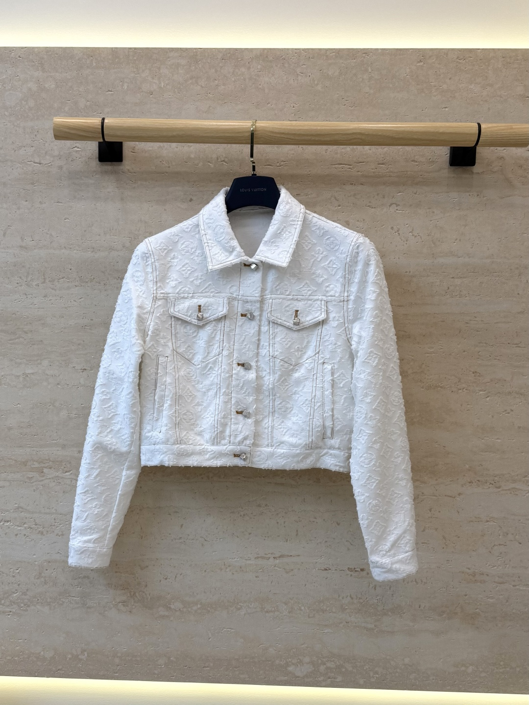 NO:948330,AW0122# New Jacket p L V Presbyopic letter jacquard denim jacket blue white SML, Louis Vuitton-clothing, louis vuitton, jackets & coats,19860909AW0122#新款外套p L V 老花字母提花 牛仔外套 蓝色 白色 SML,路易威登-服装,louis vuitton,jackets & coats,,Women's clothing