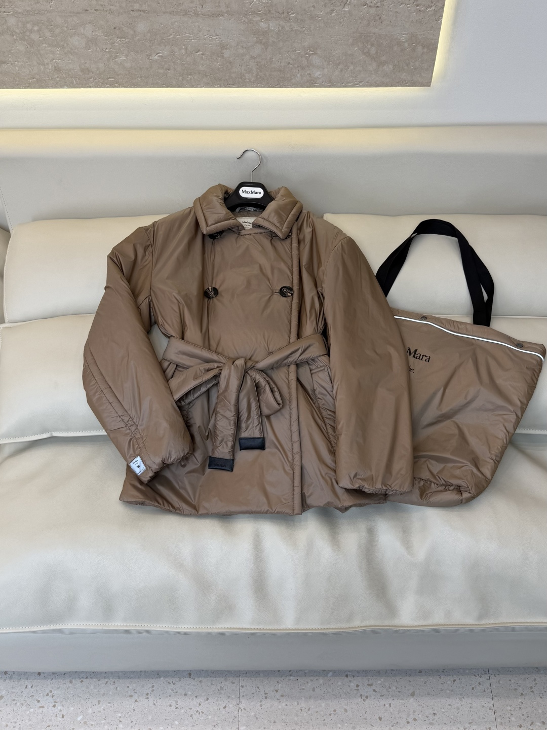 MX715#新款驼绒服⚠️🌾 Max 48% 骆驼绒 4%桑蚕丝 进口面料 骆驼绒 翻领外套 黑色 咖色 藏青色 38 MX715#新款驼绒服⚠️🌾 Max 48% 骆驼绒 4%桑蚕丝 进口面料 骆驼绒 翻领外套 黑色 咖色 藏青色 38