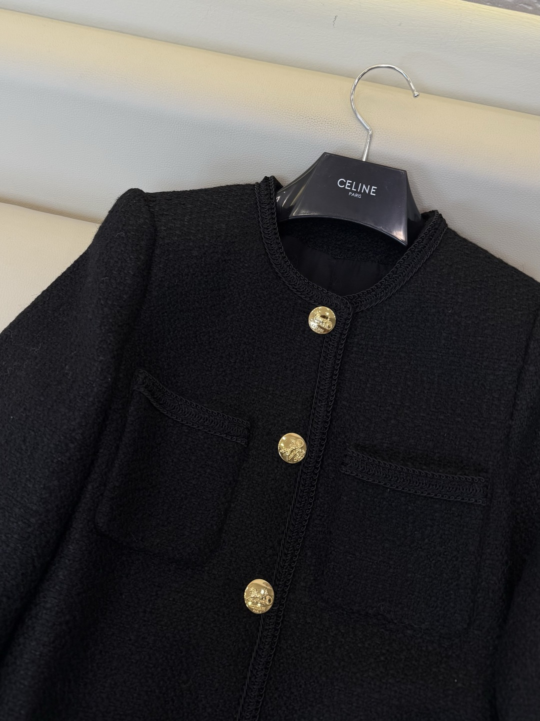 XZ0198#新款外套⚠️🌾 Celine 金扣 40% 羊毛 长袖毛呢外套 黑色 米白色  36-42 
