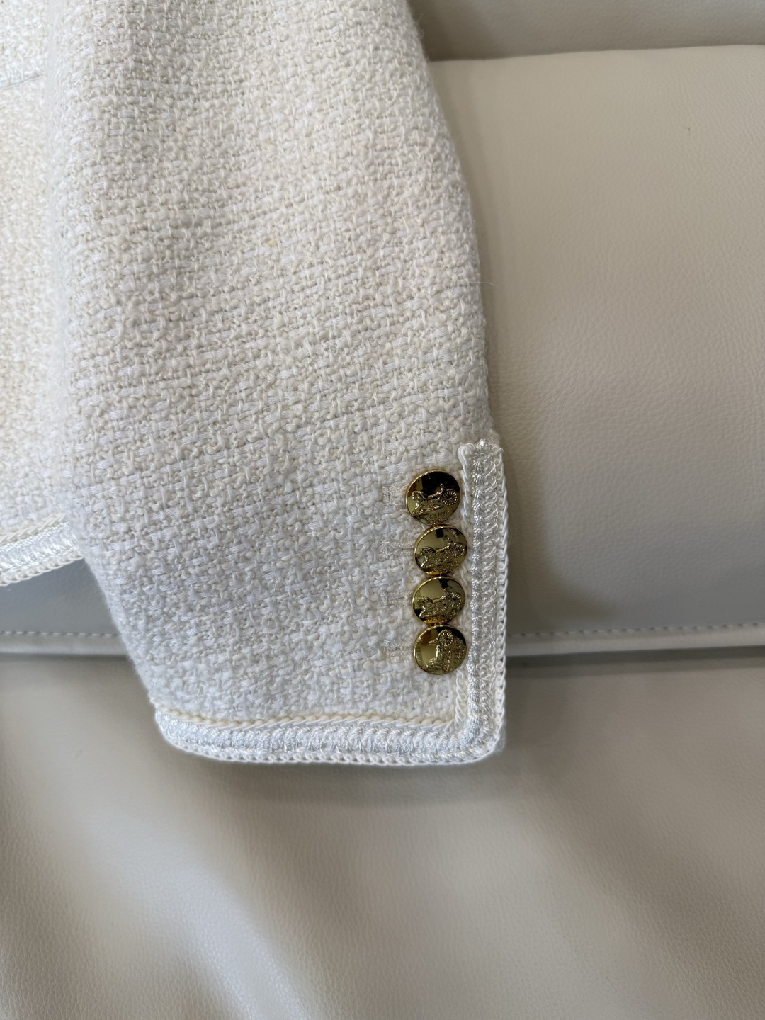 XZ0198#新款外套⚠️🌾 Celine 金扣 40% 羊毛 长袖毛呢外套 黑色 米白色  36-42 