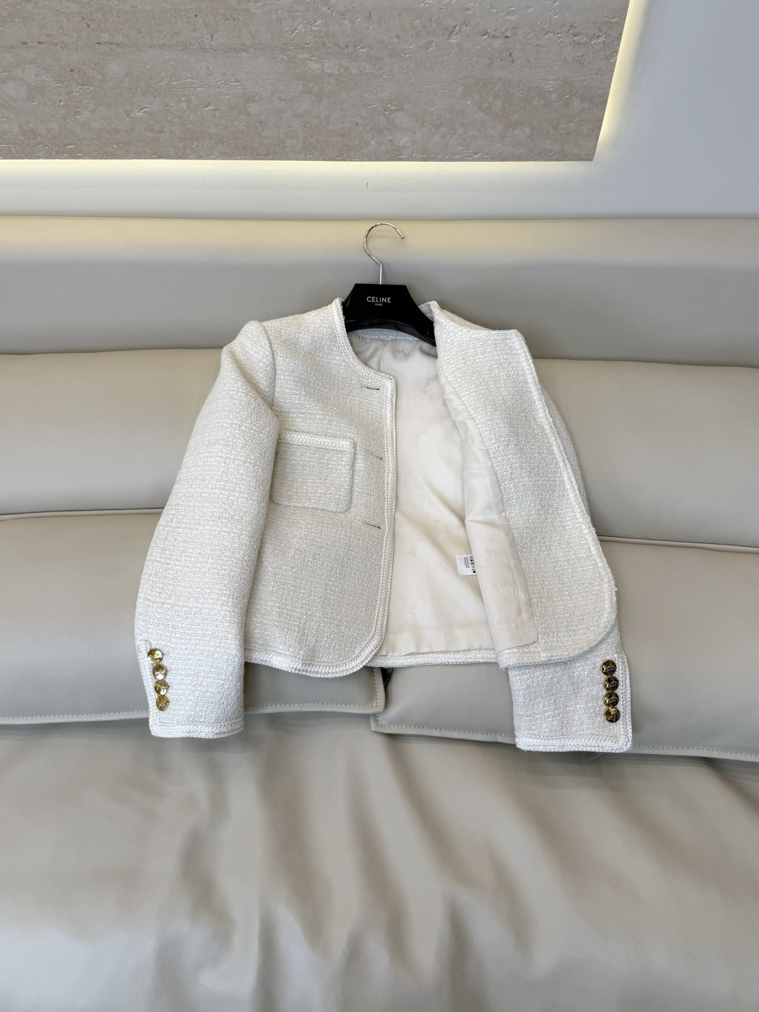 XZ0198#新款外套⚠️🌾 Celine 金扣 40% 羊毛 长袖毛呢外套 黑色 米白色  36-42 