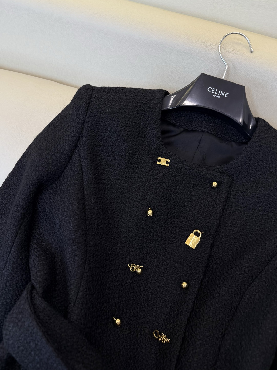 XZ0195#新款外套⚠️🌾 Celine 金色扣 秋冬新款 40% 羊毛 长袖 外套 黑色 米白色 36-42
