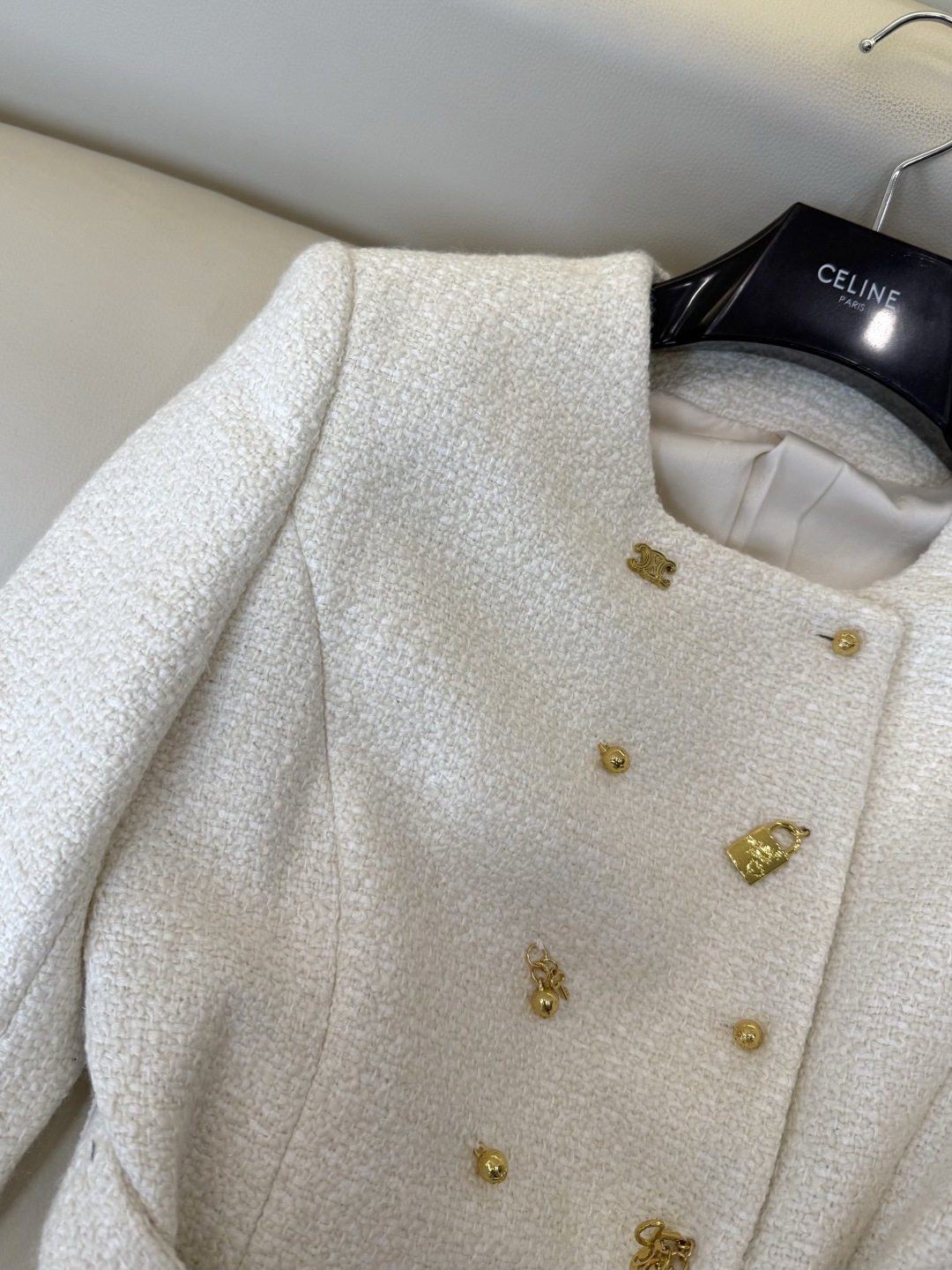 XZ0195#新款外套⚠️🌾 Celine 金色扣 秋冬新款 40% 羊毛 长袖 外套 黑色 米白色 36-42