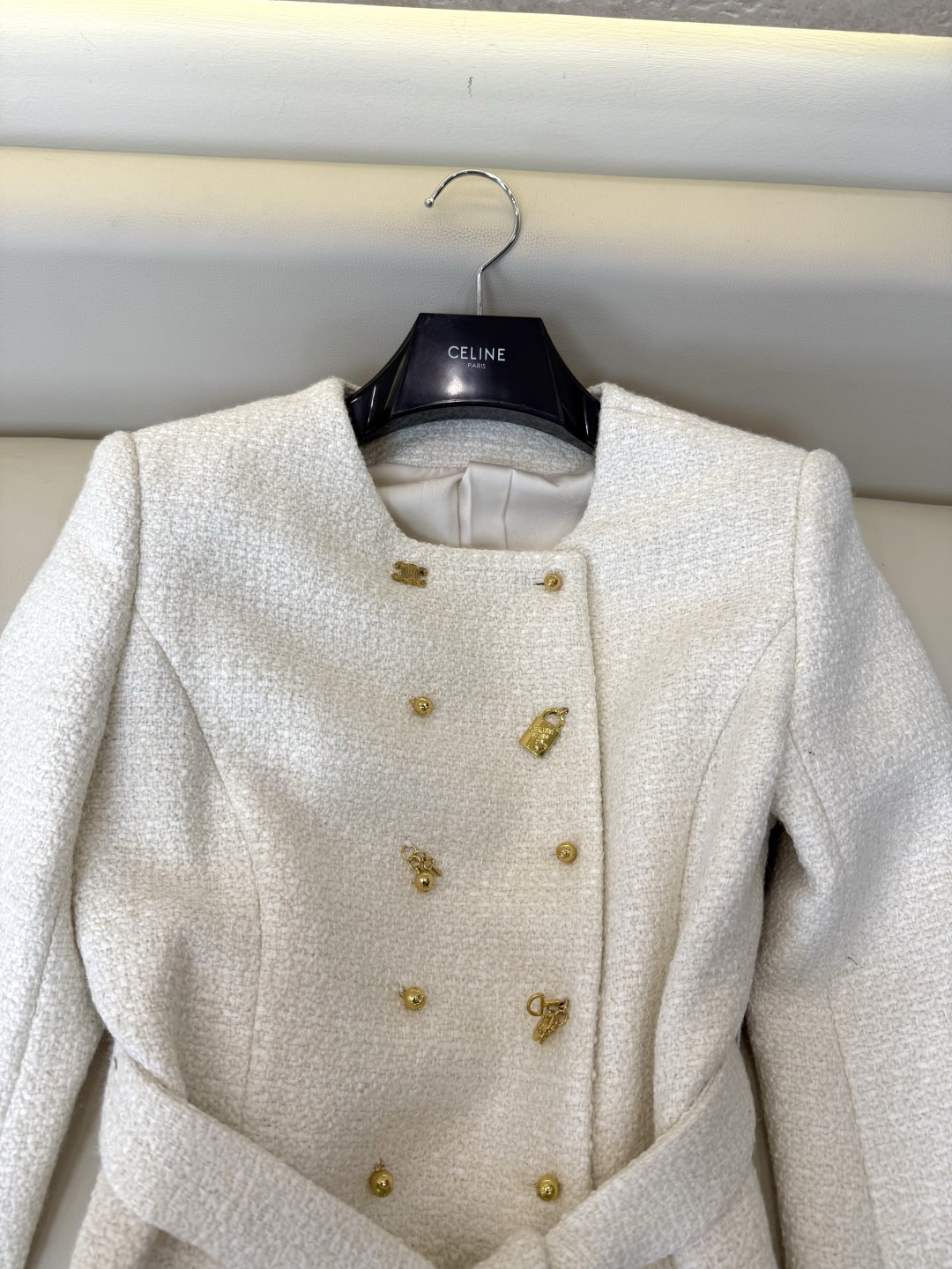 XZ0195#新款外套⚠️🌾 Celine 金色扣 秋冬新款 40% 羊毛 长袖 外套 黑色 米白色 36-42