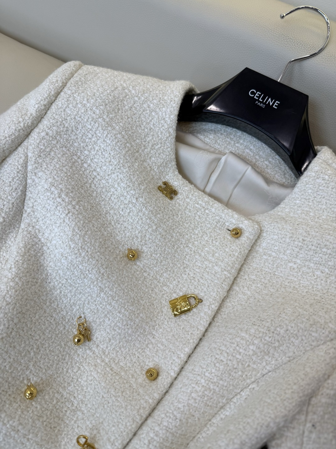 XZ0195#新款外套⚠️🌾 Celine 金色扣 秋冬新款 40% 羊毛 长袖 外套 黑色 米白色 36-42